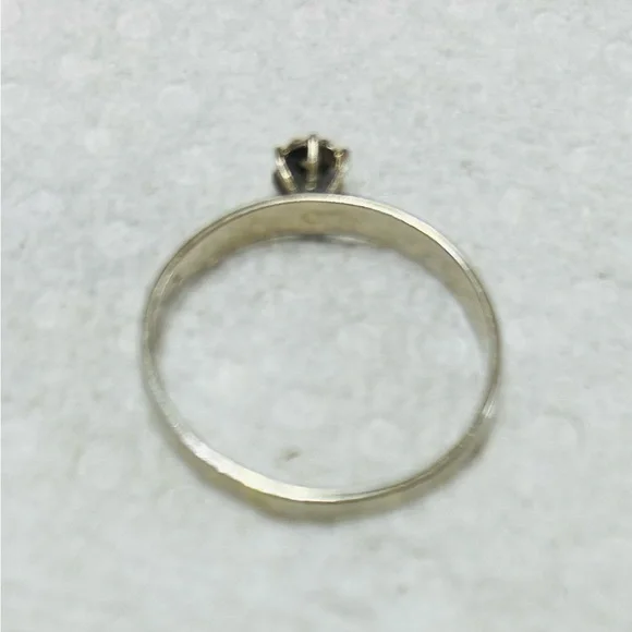 Vintage 1950’s White gold, 10k diamond solitaire ring.  Approx 0.05 carat weight - Picture 5 of 10
